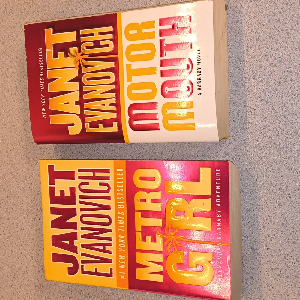 Janet Evanovich Metro Girl & Motor Mouth Books a Set Of 2